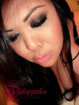 One of the two typical ways I do my daily smokey eyes.. yes, I said DAILY ;)