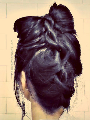 You can find my hair tutorial for this Hair Bow here.  :)
http://youtu.be/L8mJi974s8c