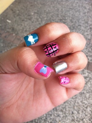 Love my nails from Salinas , PR ... This design are cute and fashion .. Very simple ;) 