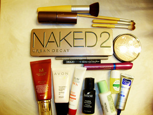 Skincare and makeup products that I took with me on the spring break cruise