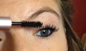 Everyone go check out my review on this amazing mascara (: www.youtube.com/watch?v=rS4XOSt6IE