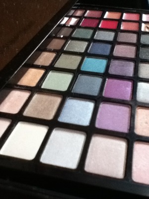 This pallet is amazing! The colors are so pretty.😍