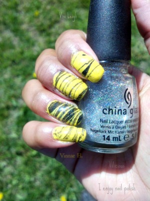 All of the nail polishes were: Zoya Creamy, Wet n Wild Black Creme & China Glaze Fairy Dust.
