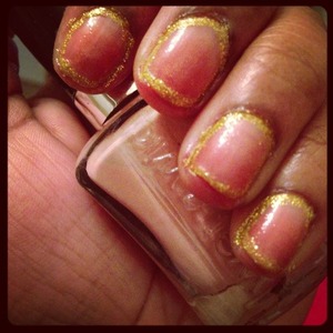Glitter halo nails