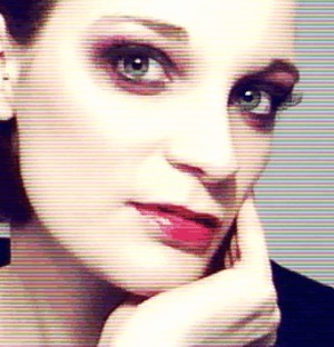 A sneek peak into my Sweet Gothic look ! Doesn't it look like an advert for make up product ? 