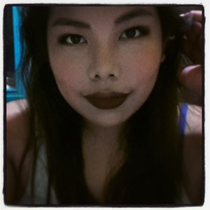I was eating chocolates earlier, why not put that gorgeous choco color on to my lips? 