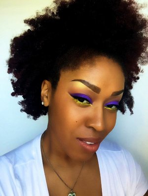 Violet&Yellow 🍇🍋This dope cut crease and fro is my look for the day. I began with @simpleskincare protecting lightweight moisturizer, @elfcosmetics Poreless Face Primer. So I always start off filling in my brows to frame my face using @essence_cosmetics brown brow pencil and @maccosmetics eye pencil in Coffee. @nyxcosmetics eyeshadow primer in vivid white, @bhcosmetics 1st & 2nd 120 eyeshadow palette , gel eyeliner in Onyx. @maccosmetics NC45 Concealer, foundation, and powder. @victoriassecret Hello Bombshell makeup kit lipgloss in rose. Used all @realtechniques brushes on this entire look. HAIR:@cantubeauty Coconut Curling Cream to soften my hair and then put half up in a puff and fluffed out the back💋