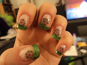 Acrylic green glitter tips with flower stamps