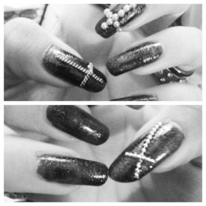 All black nails with chain and pearl crosses