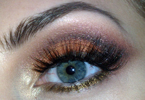 Thanksgiving day makeup : http://www.staceymakeup.com/2011/11/tutorial-thanksgiving-day.html