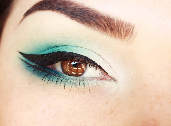 Double Winged Eyeliner And Gradient Aqua Makeup Tutorial Diana C S Easyneon Photo Beautylish