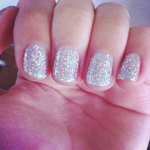 Did my nails , full of glitterr 💕💕