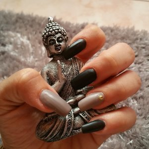 My new Black&Nude nails.