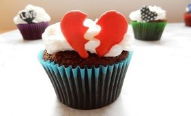 Anti-Valentine´s Royal Icing Decorations Cupcakes