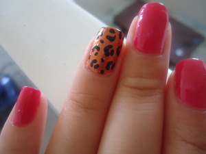 inspired by Kandee Johnson and her sticker nails. :)
(They did bubble some cause I did them with my ceiling fan on)