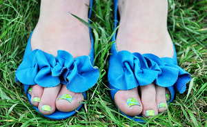 Super cute ways to do your toenails this Spring!  Let me know what you think of my toes.