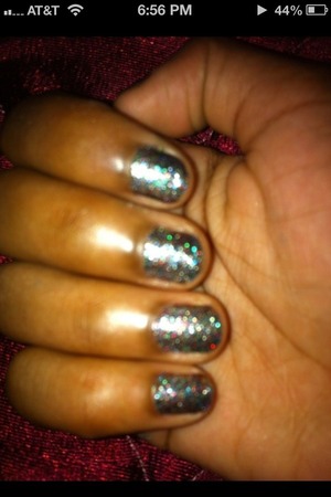 My shimmery nails. It's Jordana's glitter bug.
I looooved them! Way to rock shimmer❤