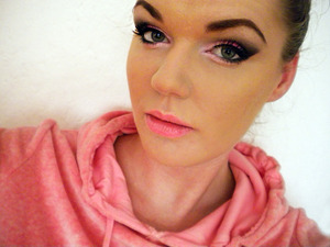 http://missbeautyaddict.blogspot.com/2012/01/valentines-day-make-up-look.html