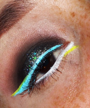 Too Faced Glitter Primer was the inspiration for  look. I liked the all black, blue lettering and glitter ;) 
