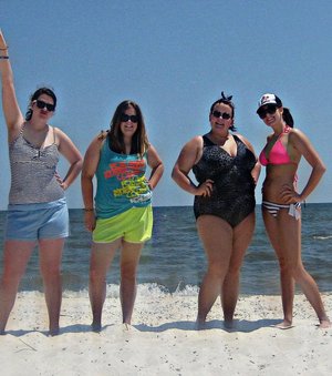 april 2011 :)
kate, sara, me and jordan when they came down to biloxi to see me :)