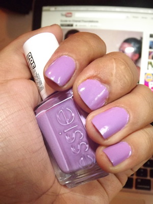 Getting ready for spring with Essie's Play Date
http://idmakeup93.blogspot.com/2012/03/essies-play-date-swatch-and-review.html