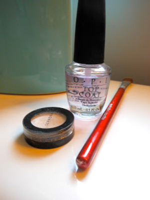 http://bbtootsbeautyblog.blogspot.ca/2012/04/how-to-turn-eyeshadow-into-nail-polish.html