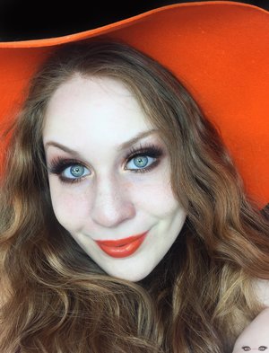 Eating clementines while doing my makeup gives me such inspiration ;)
http://theyeballqueen.blogspot.com/2017/04/clementine-warmth-summer-makeup-look.html