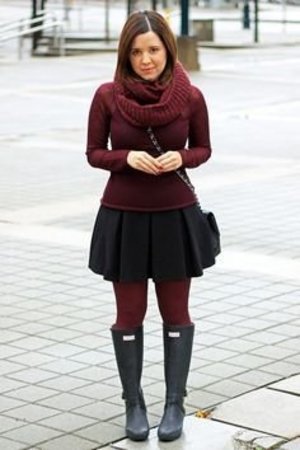 How to wear maroon tights?