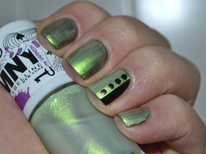 My try on Green Nails of the 31 Day Challenge.
http://mrsdalda.de/2013/01/lackiertes-31-day-challenge-4-green-nails/