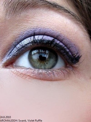 In this look I used Aromaleigh's Swank and violet Ruffle. I used Pixie Epoxy as the base.