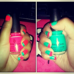 i love wearing different colors of nail polish. 
i like to mix things up ;) colors are my way of expression.

on this one its 
(CHINA GLAZE)
left hand - 
pool party w/ turned up turquoise, neon. TIPS
right hand - 
turned up turquoise, neon w/ pool party TIPS


