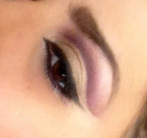 Cut crease using OZ, AURA, Magic, and Tornado from Urban Decay's Glinda palette.