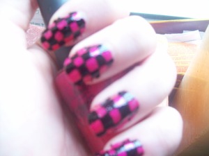 This is a simple free hand checkerboard design I did a while back, I couldn't find my white nail polish so I substitutes with pink for that girly punk feel.  