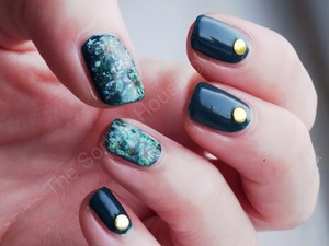 More info on the blog - http://thesortinghouse.co.uk/nails/12-days-christmas-manis-festive-forrest-fingers/