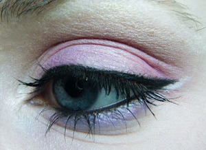 Tutorial at
http://sparkleaddiction.blogspot.com/2012/05/pink-and-white.html