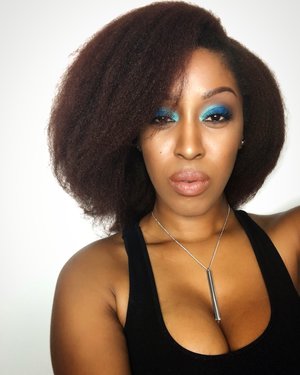 Tidal Wave🌊 #maybelline #blowout #kinky_chicks1 #realtechniques #4chairchicks #myhaircrush #dallasmua #houstonmua #makeup #teamnatural_ #nyxcosmetics #bhcosmetics #maccosmetics #undiscovered_muas #eyebrows #YaniCareproducts #vividmatte #makeupartist #artist #entrepreneur #photography #blueeyeshadow 