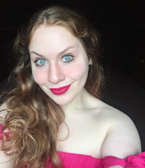 Fuchsia against cool lighting is magnifique!
http://theyeballqueen.blogspot.com/2017/05/simple-everyday-spring-makeup-look-w.html 