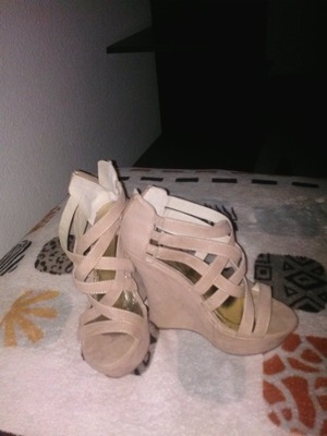 okay so I recently bought these wedges and I'm in love with them! I'm going to wear them tomorrow to a formal reunion at my school but I don't want to wear a dress.. anyone have ideas? pics would really help! thanks dolls! 
