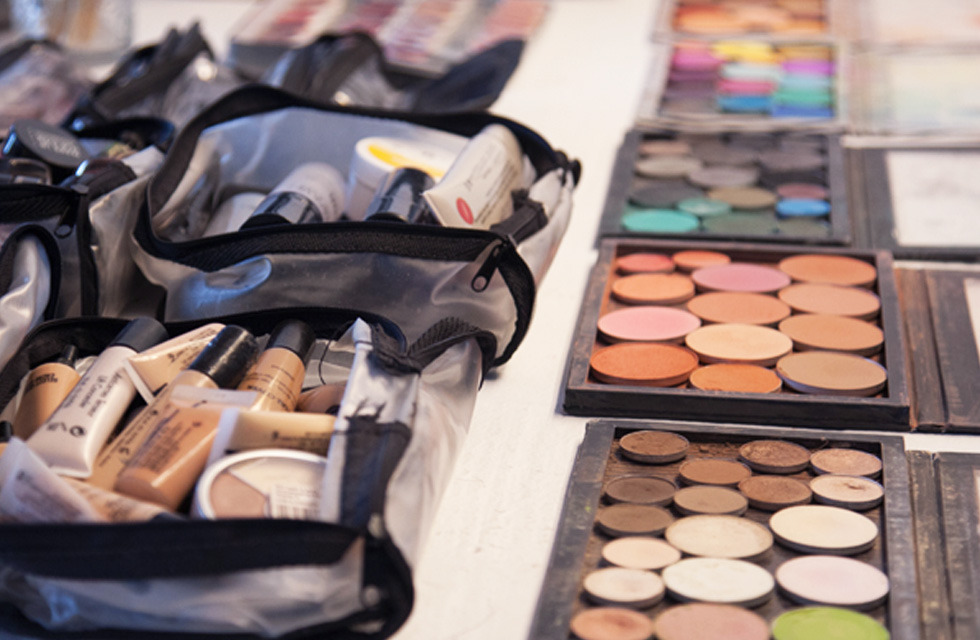 Professional makeup kit setup  Professional makeup kit, Makeup kit,  Professional makeup