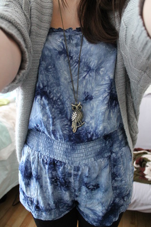 i like to pair my tie dyed romper with blacks tights, my grey cardigan and a long necklace on those chilly spring days here and Canada!!