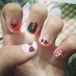 Minnie style for short nails! sorry for the quality of the picture!!