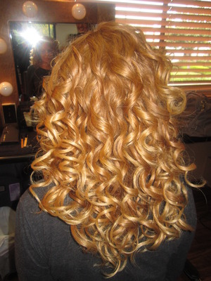 this is my hair styled by team Wen with just a blow dry diffuser..no curling iron was used!