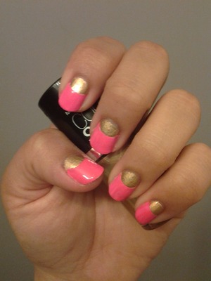 This is my first attempt at a half moon mani. :-) I like the color combo but my pinky is killing me! :O :-D

Maybelline color- Bold Gold
Wet n Wild- French
Black Poppy- Neon Pink (this is just a polish I picked up from pacsun)
