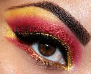 Inspired by the Sailor Moon villainess Sailor Galaxia

http://makeupbysiryn.com/2012/04/06/sailor-galaxia-inspired-look-beauty-blogger-collaboration-pt-2/