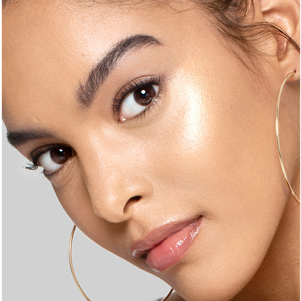 BECCA Ignite Liquified Light Highlighter Model