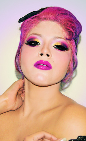 Using Sugarpill in tako, dollipop, poison plum and goldilux. Sugarpill eyelashes, Barry M - Shocking Pink  on the lips :D