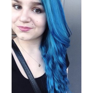 Loving my new blue hair. For any products used, feel free to comment :) 