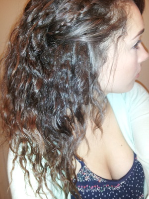 slept with my hair in a french braid (: