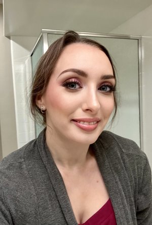 Monochromatic look with long lashes