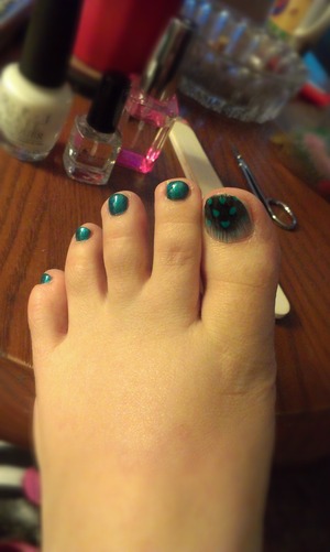 Feather pedi I did on my own toes. #ShellsNails